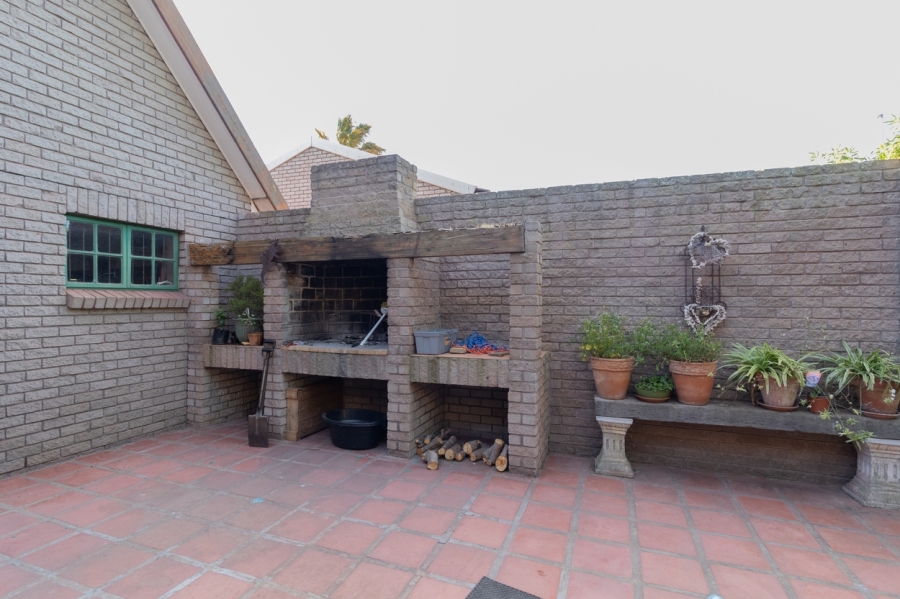 3 Bedroom Property for Sale in Bluewater Bay Western Cape